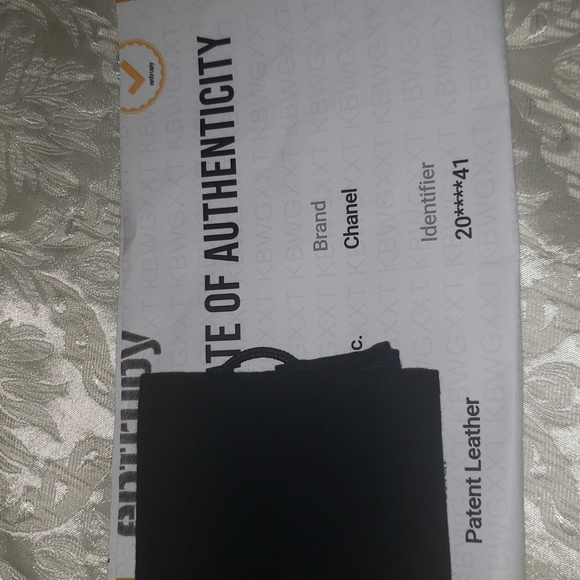 Chanel Quilted Patent Longwallet - Picture 13 of 15